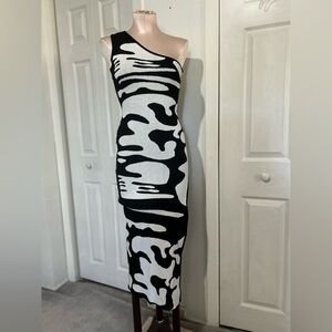 Micas One-Shoulder Black and White sweater Dress size M